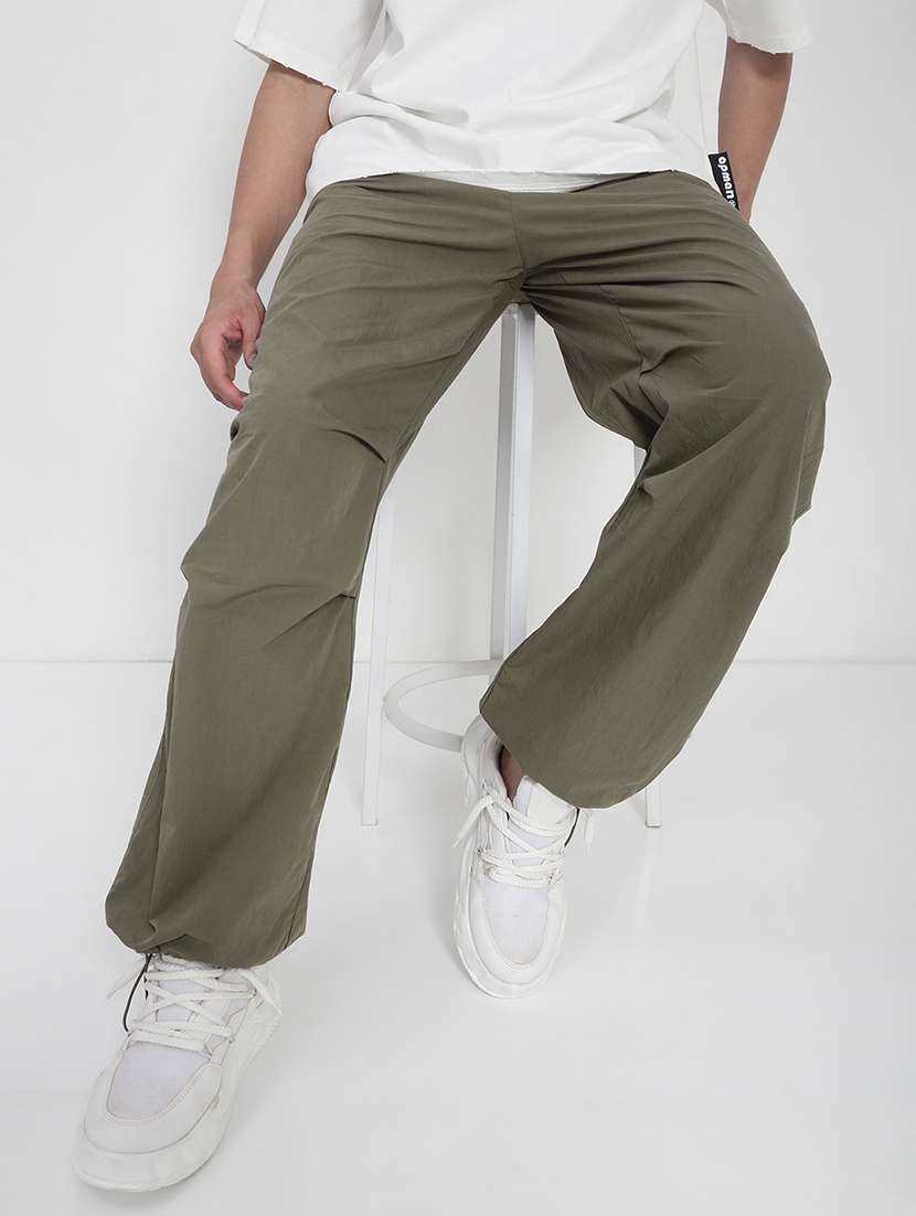 men solid mid rise parachute trouser