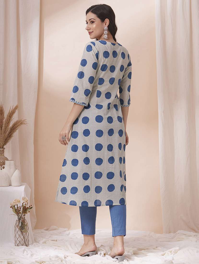 women three quarter sleeve a-line kurta - 21925778 - Standard Image - 4