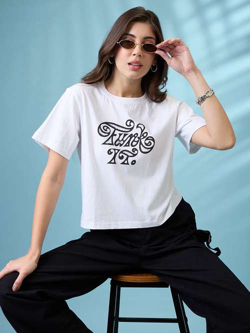 women white graphic print round neck short sleeves oversized t shirt - 21926770 -  Standard Image - 0