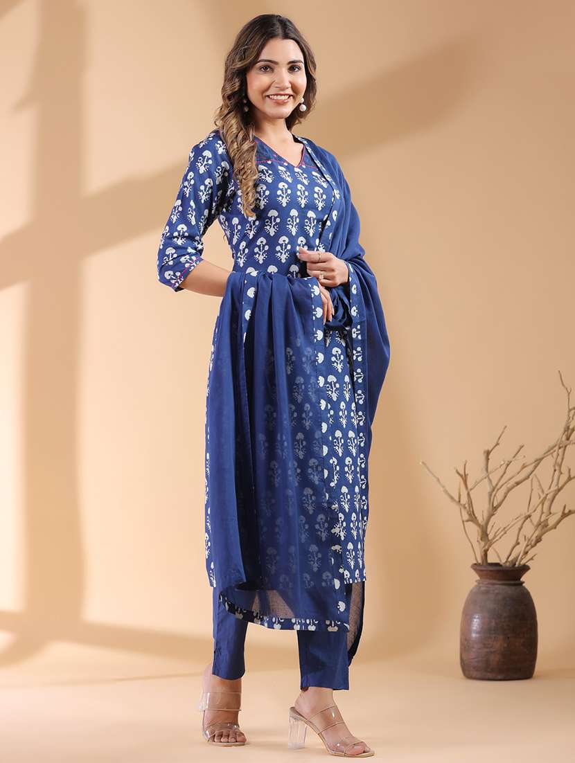 women three quarter sleeve kurta pant with dupatta set - 21926827 - Standard Image - 4