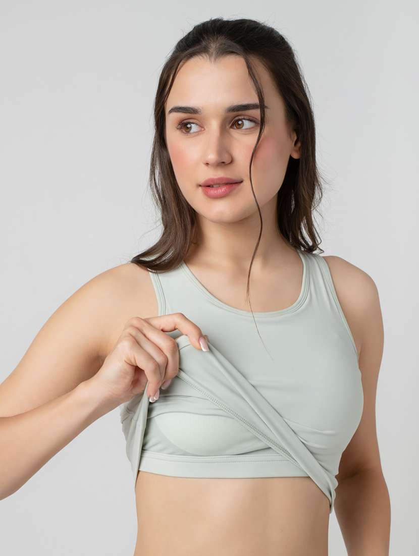 women solid lightly padded sports bra