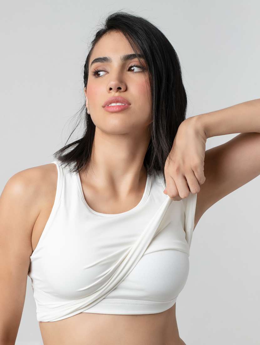 women solid lightly padded sports bra