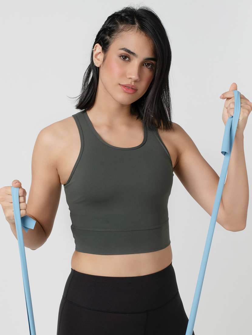 women solid lightly padded sports bra