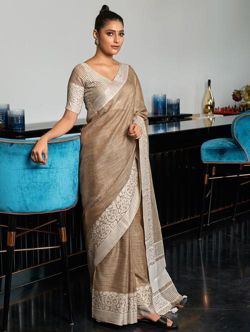 women solid with bordered saree with blouse - 21928510 -  Standard Image - 0