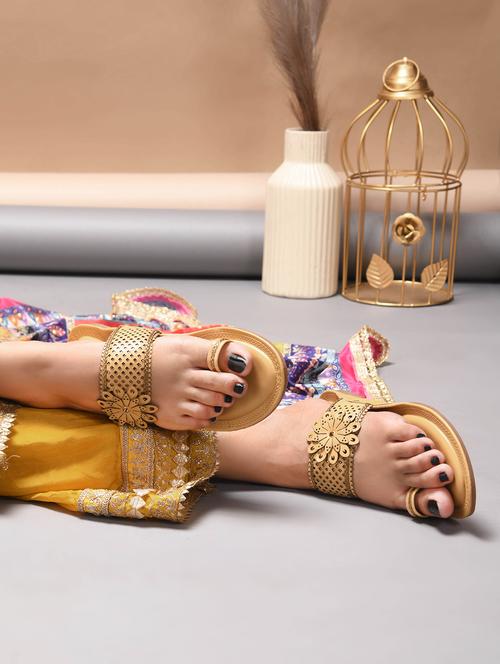 yellow pu one toe kolhapuris - 21930391 -  Standard Image - 0