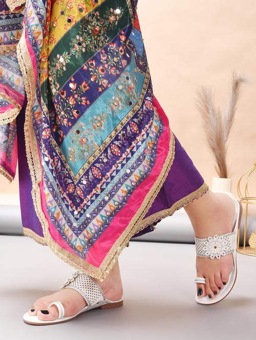 white pu one toe kolhapuris - 21930392 - Standard Image - 0