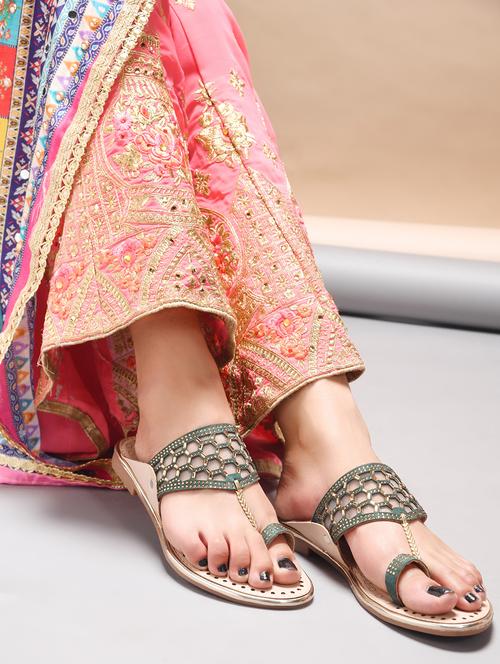 women embellished one toe kolhapuri - 21930402 - Standard Image - 0