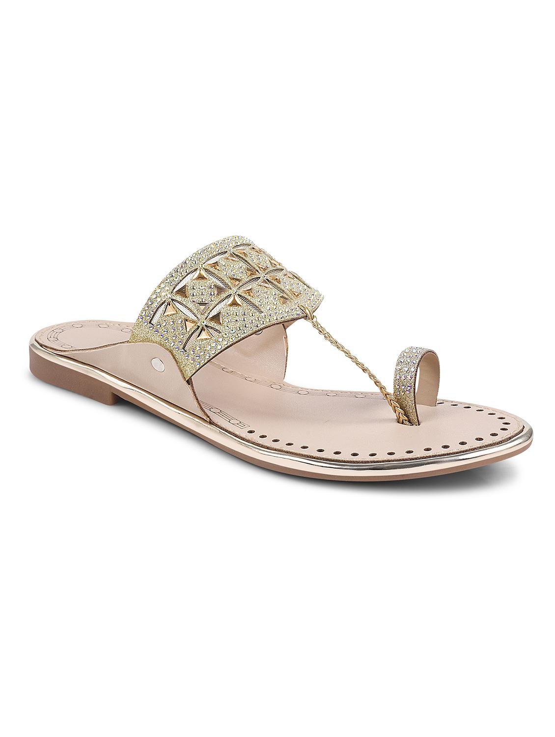 women embellished one toe kolhapuri - 21930404 -  Standard Image - 1