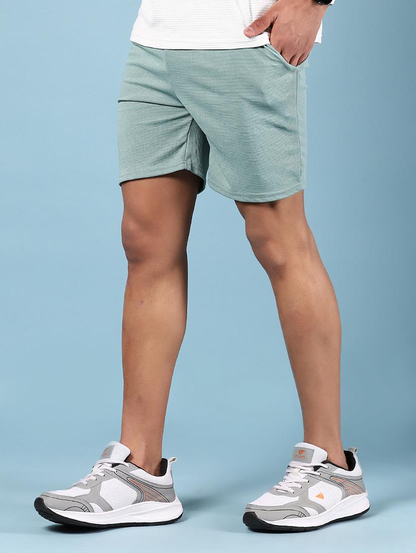 men solid mid rise regular fit shorts - 21930425 - Standard Image - 1