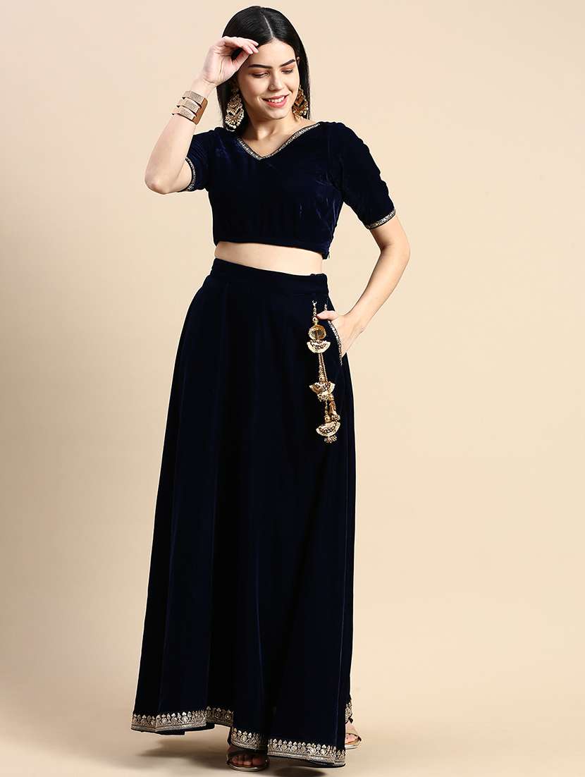 women solid mid rise flared skirt