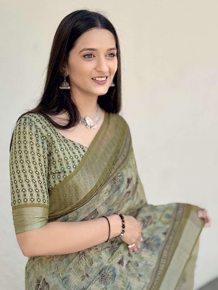 women printed casual wear saree with blouse - 21931215 - Standard Image - 4