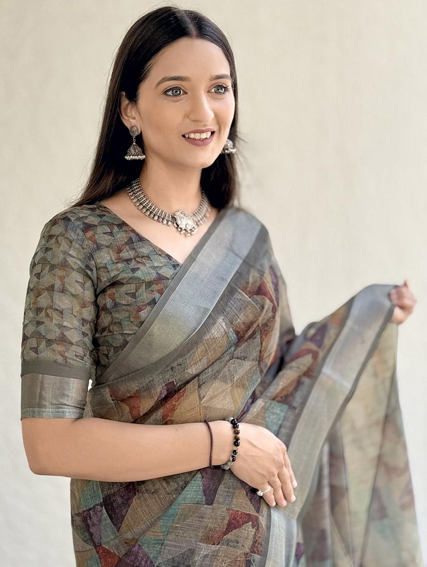 women printed casual wear saree with blouse - 21931219 - Standard Image - 4