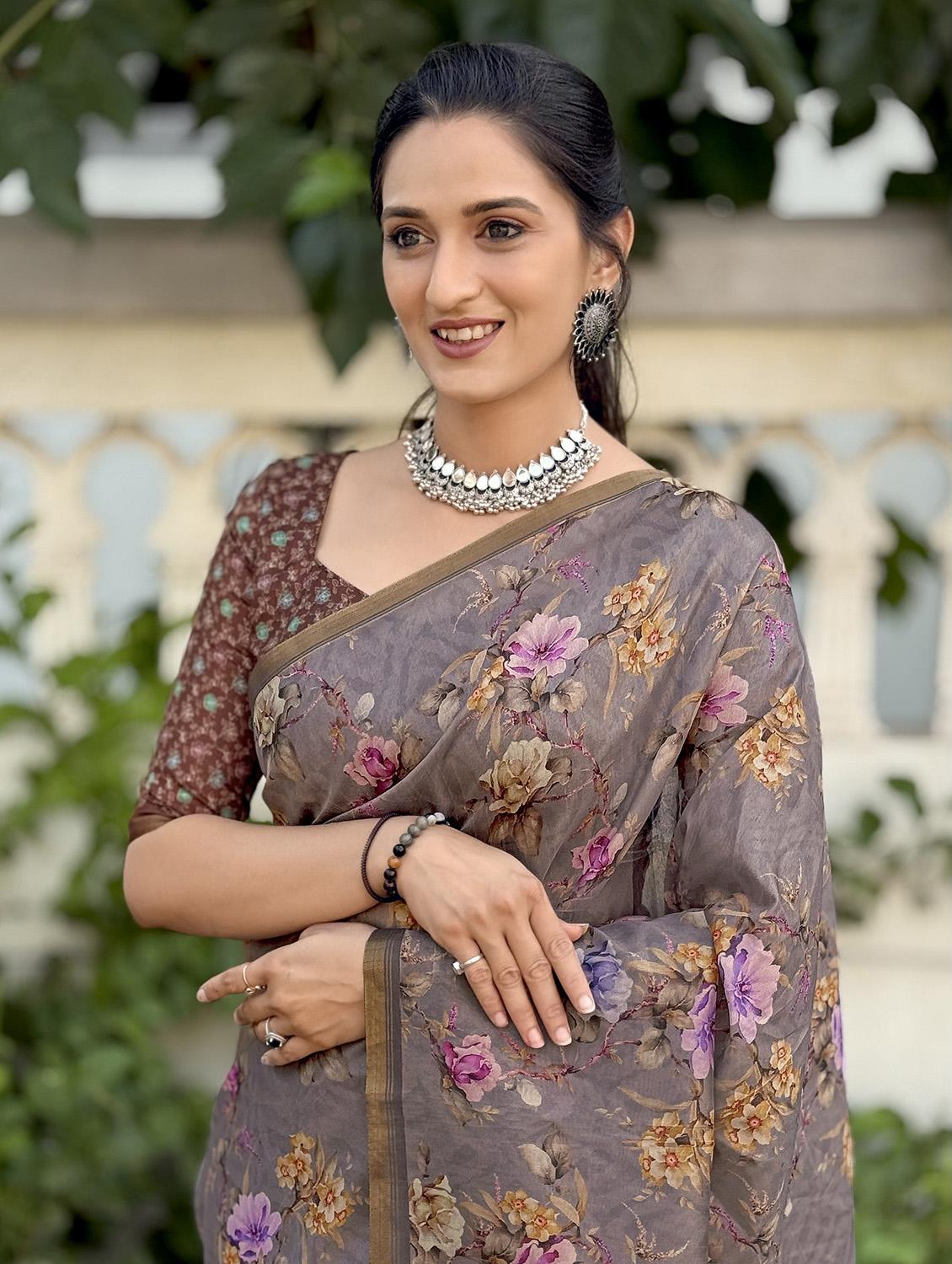 women printed casual wear saree with blouse - 21931230 - Standard Image - 4