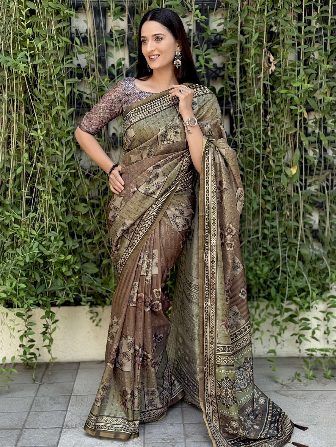 women printed casual wear saree with blouse