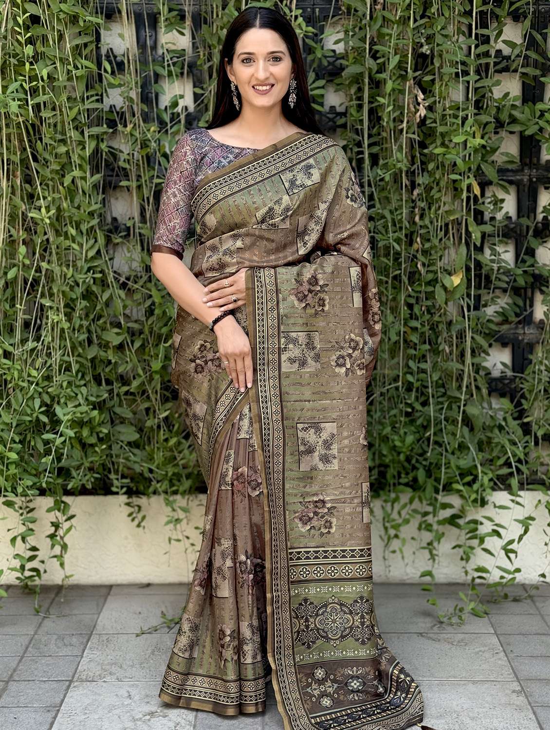 women printed casual wear saree with blouse - 21931232 -  Standard Image - 1
