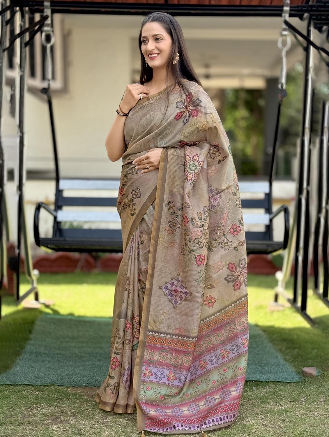 women printed casual wear saree with blouse - 21931234 -  Zoom Image - 0