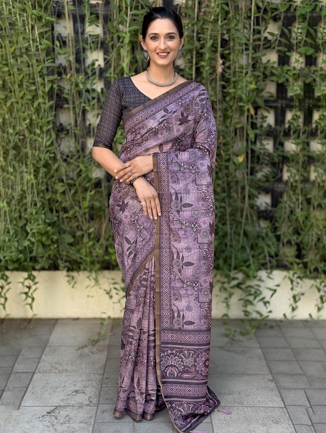 women printed casual wear saree with blouse - 21931235 - Standard Image - 1