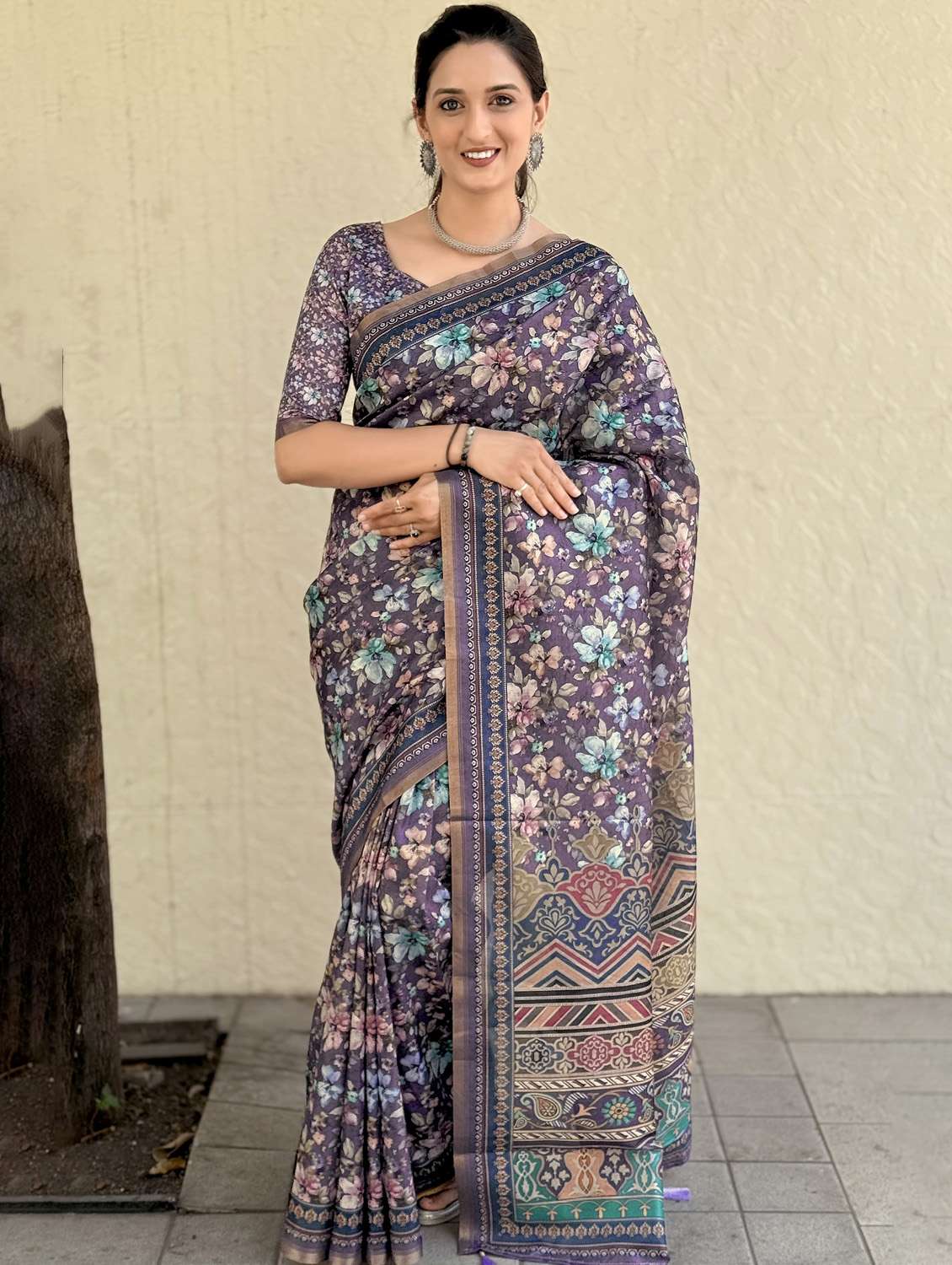 women printed casual wear saree with blouse - 21931237 -  Standard Image - 1