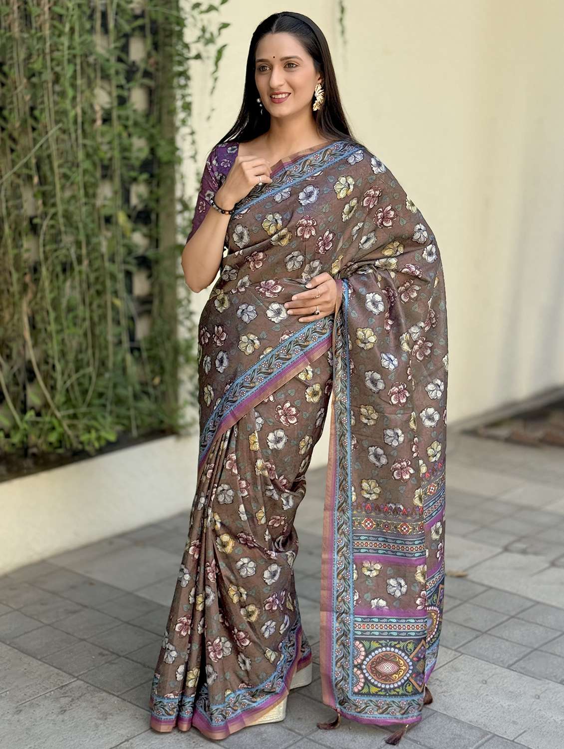 women printed casual wear saree with blouse