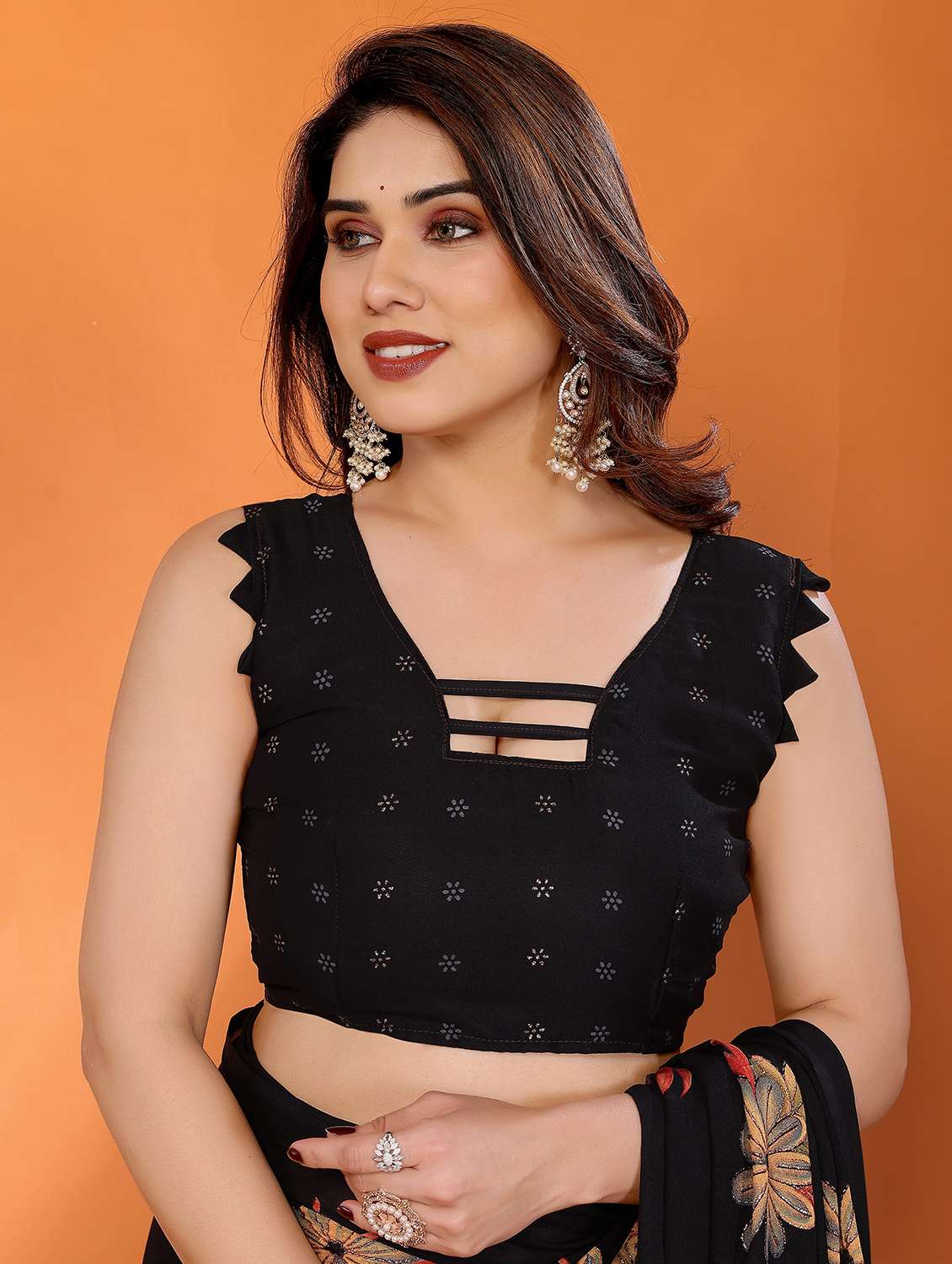 women floral printed saree with blouse - 21932169 - Standard Image - 4