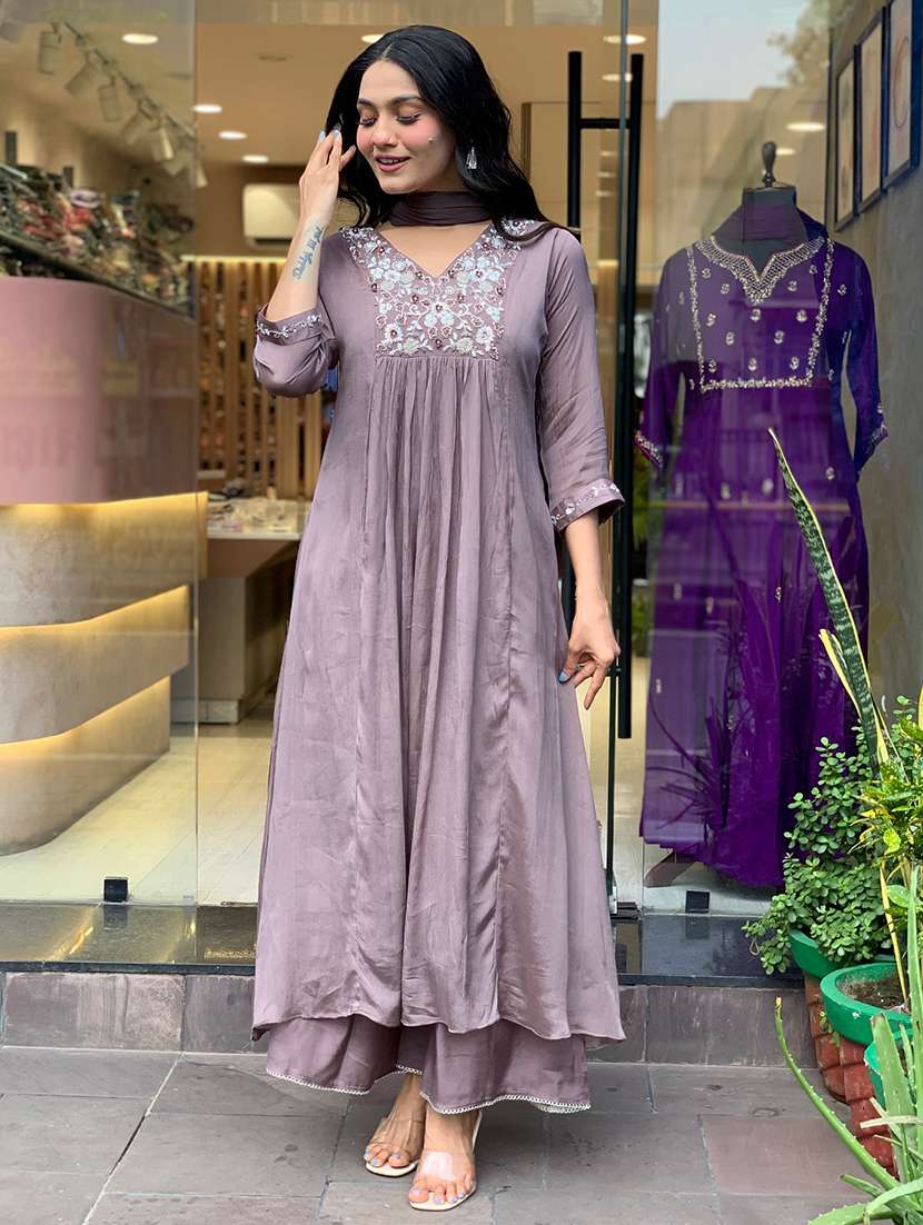 women three quarter sleeve kurta palazzo with dupatta set - 21932482 - Standard Image - 4