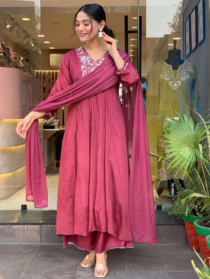 women three quarter sleeve kurta palazzo with dupatta set - 21932483 - Standard Image - 1