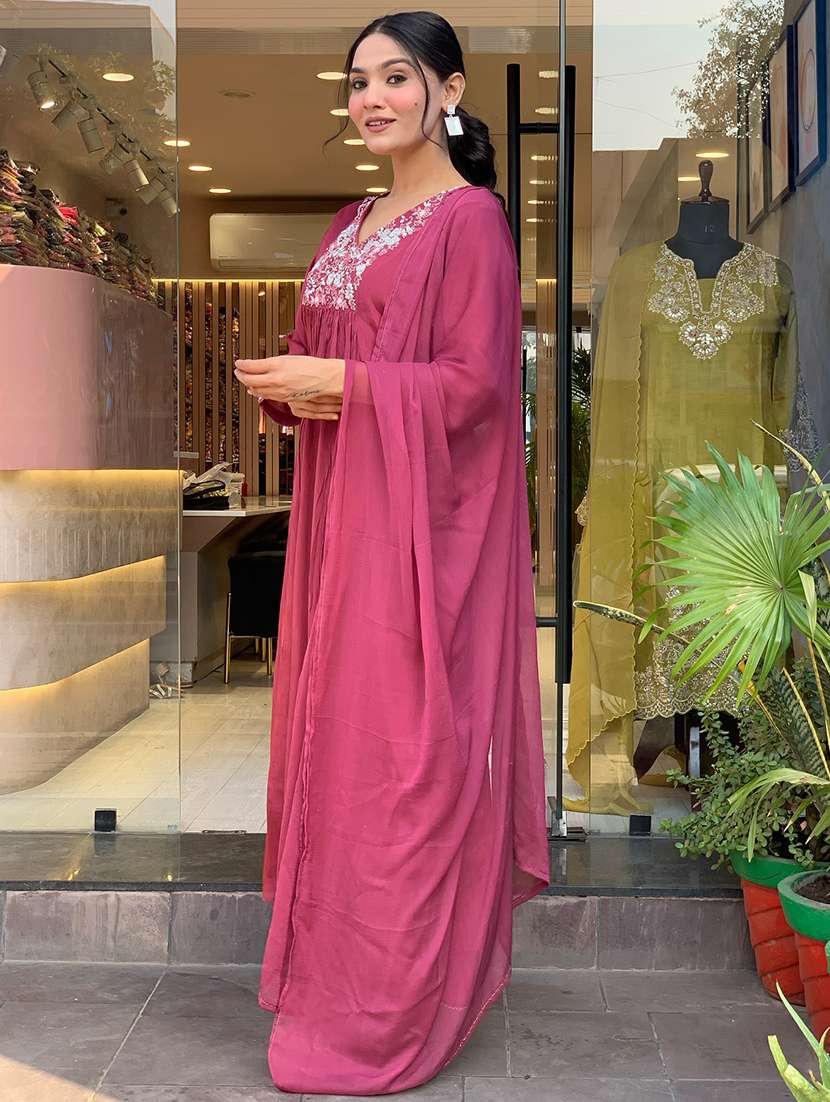 women three quarter sleeve kurta palazzo with dupatta set - 21932483 - Standard Image - 4