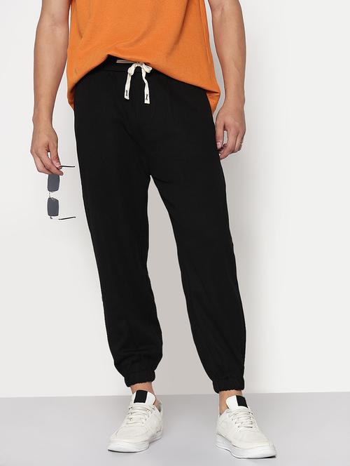 men black solid low rise regular fit jogger  - 21933758 -  Standard Image - 0