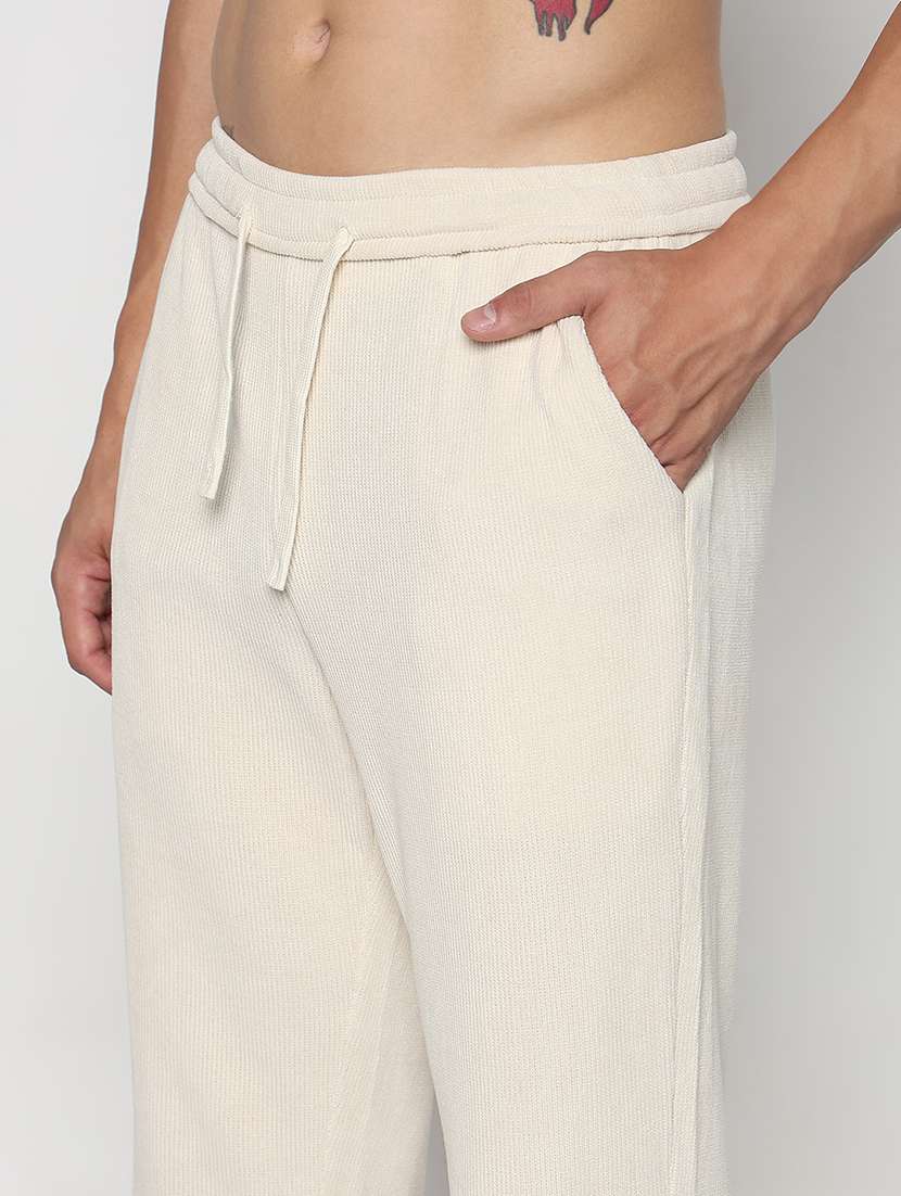 men cream solid low rise flat front casual trouser - 21933767 -  Standard Image - 4