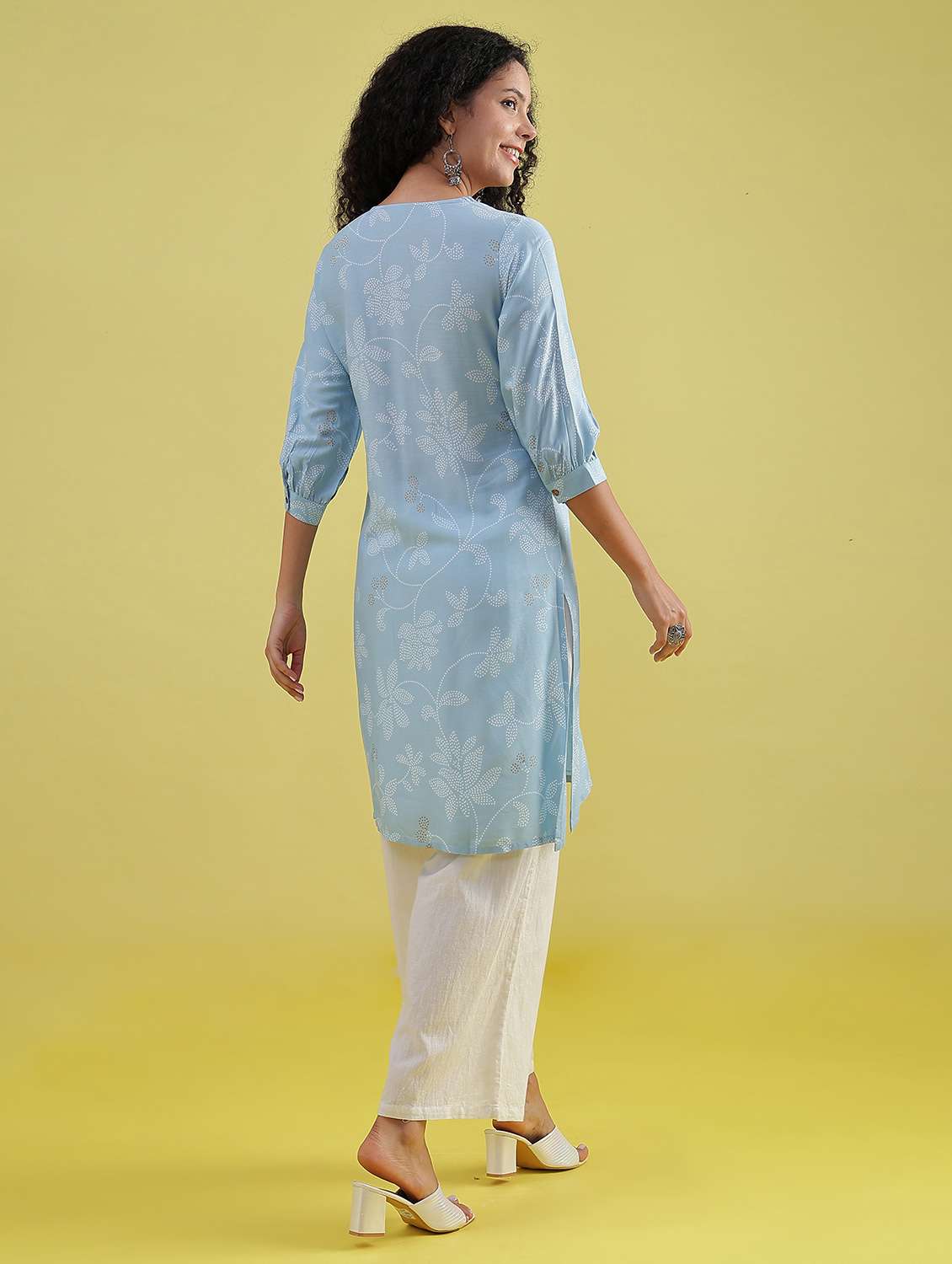 women floral printed three quarter sleeve straight kurta - 21934066 -  Standard Image - 4