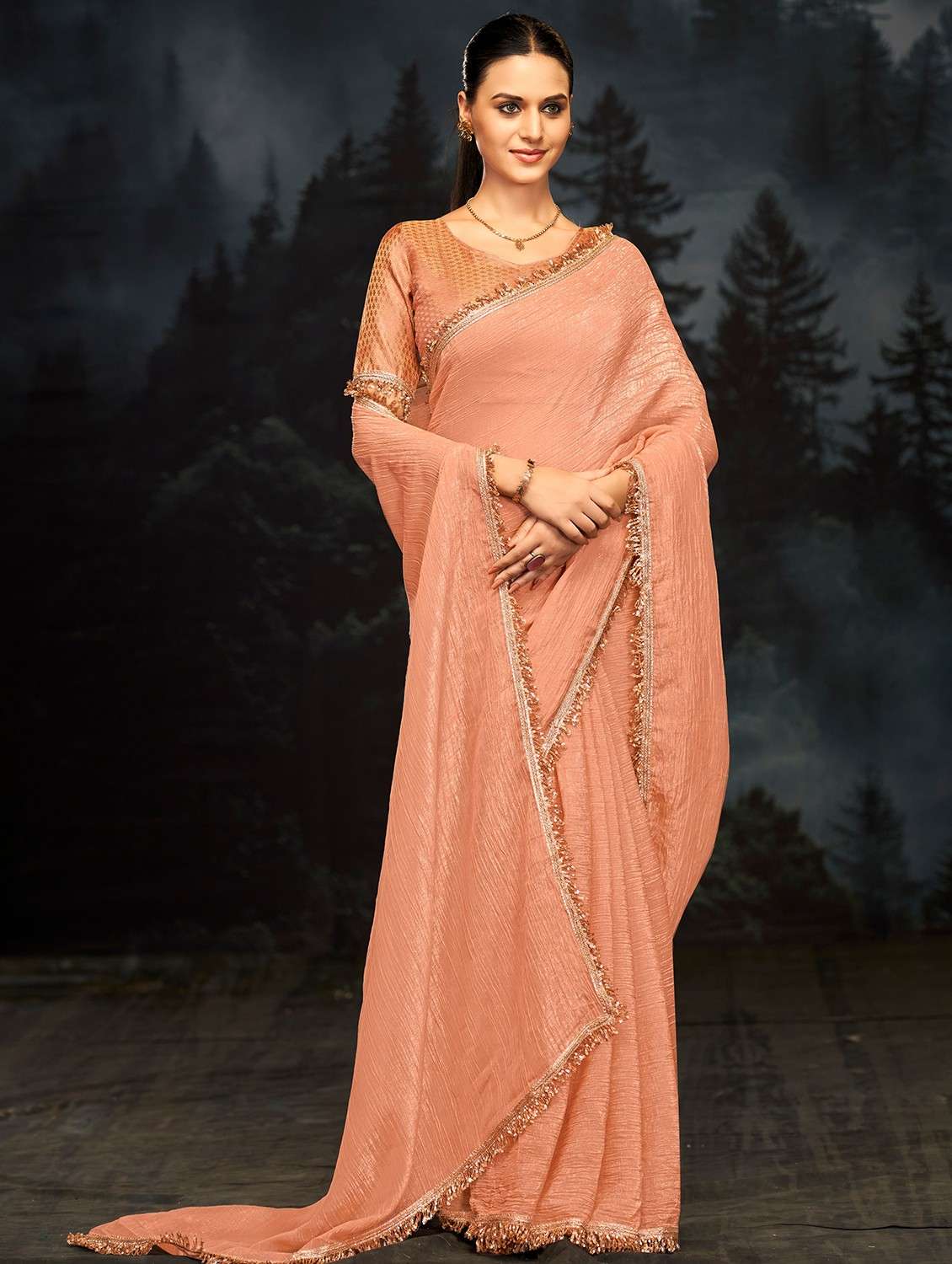 women solid with bordered saree with blouse - 21934301 - Zoom Image - 0