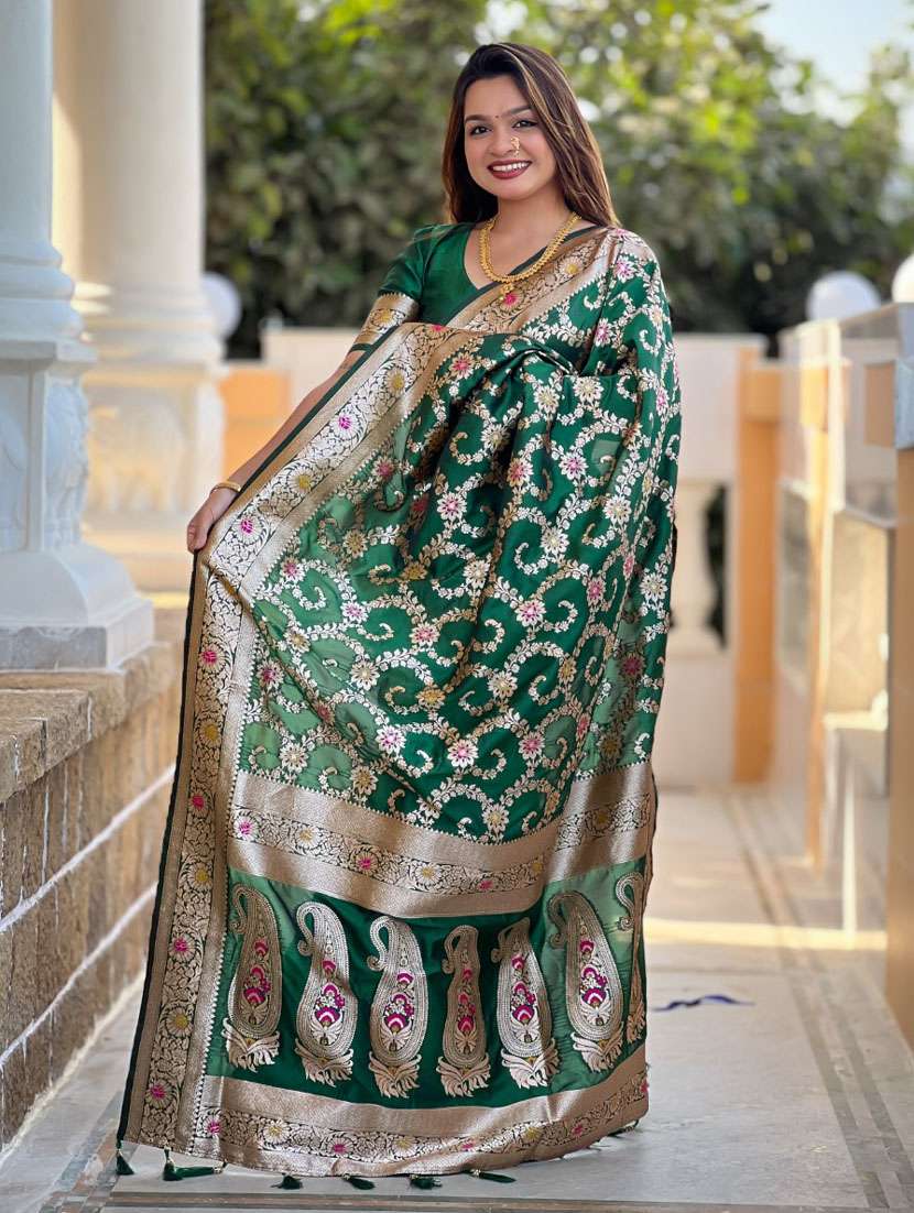 women self design banarasi saree with blouse - 21935117 -  Standard Image - 1