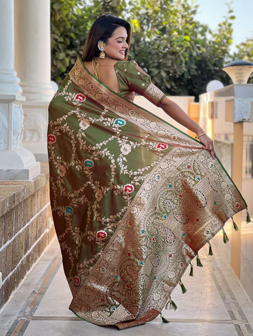 women self design banarasi saree with blouse - 21935134 -  Standard Image - 1