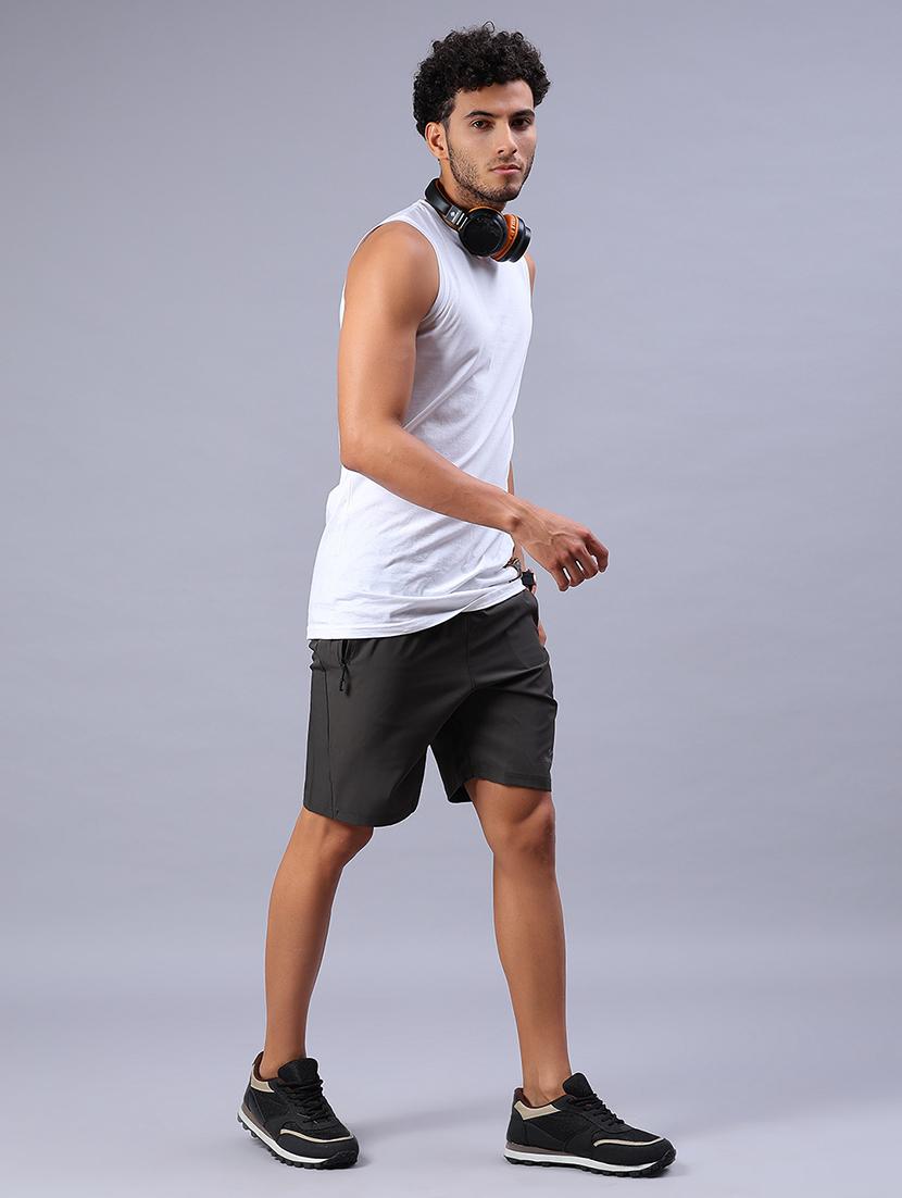 men solid mid rise regular fit shorts - 21935436 - Standard Image - 4