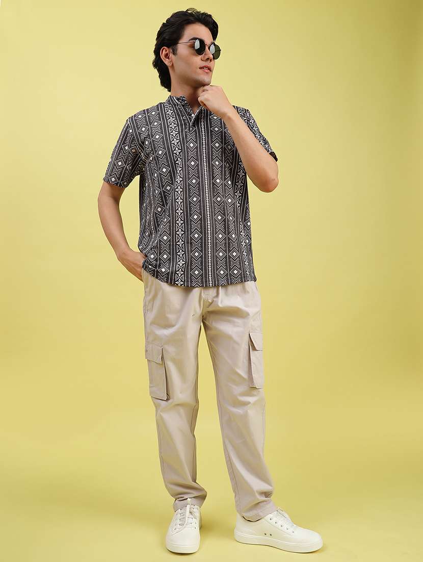 men solid mid rise regular fit cargo - 21935480 -  Standard Image - 4