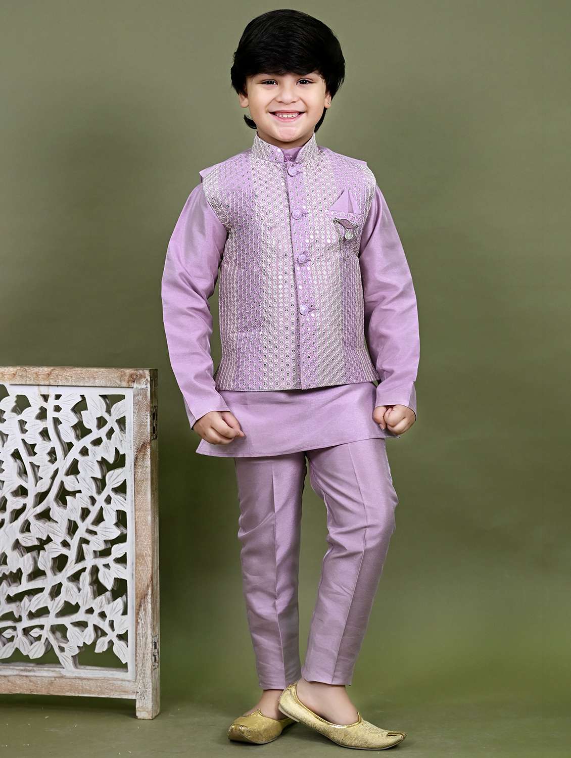 boys solid kurta pyjama with embroidered jacket