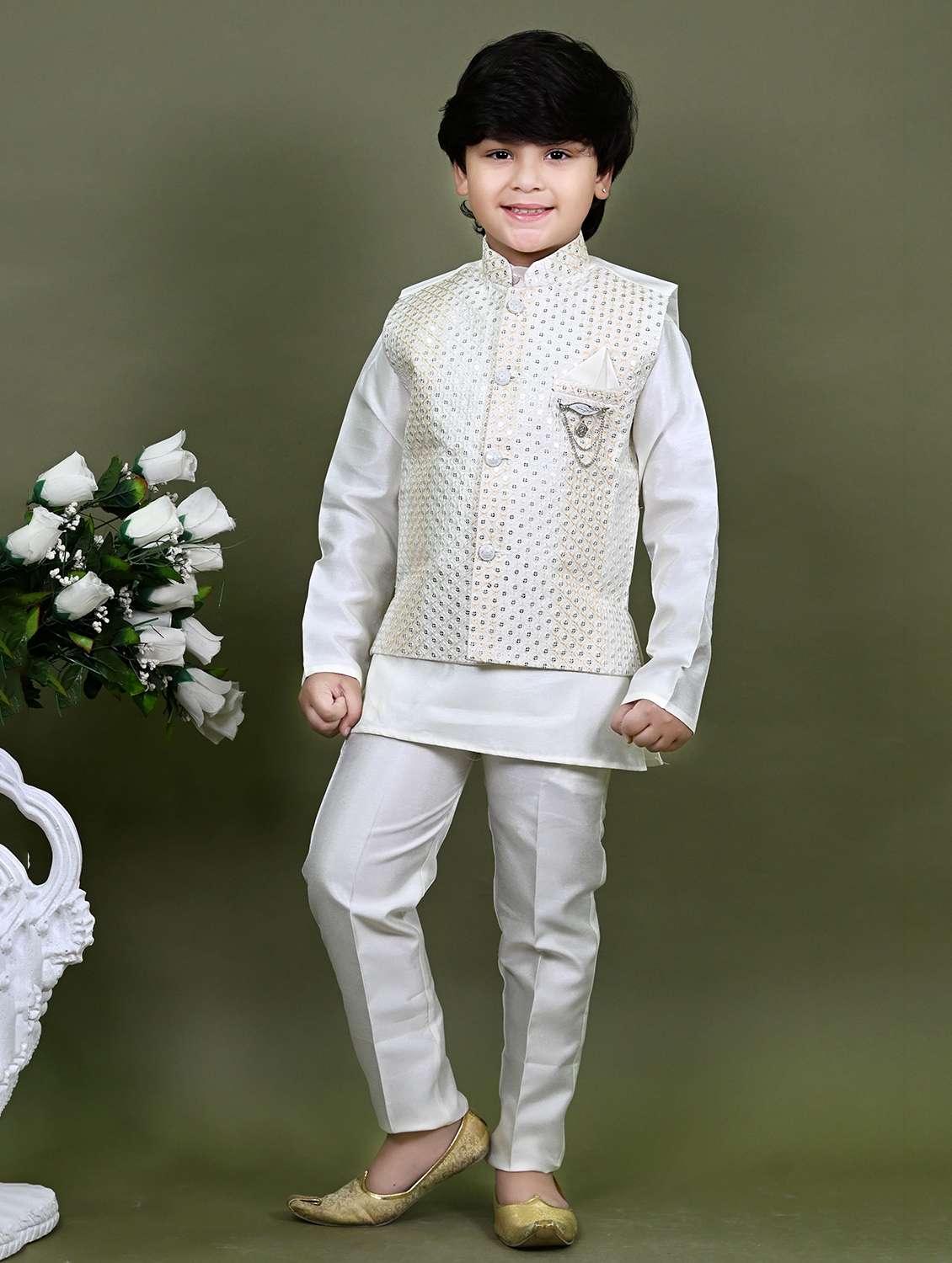 boys solid kurta pyjama with embroidered jacket