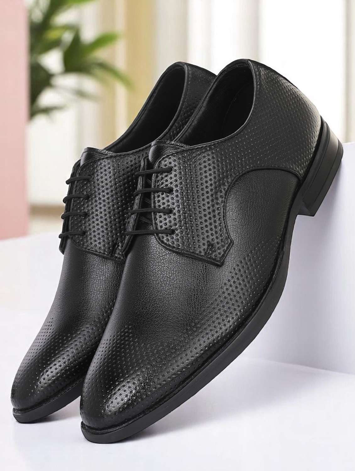 men black lace-up derby