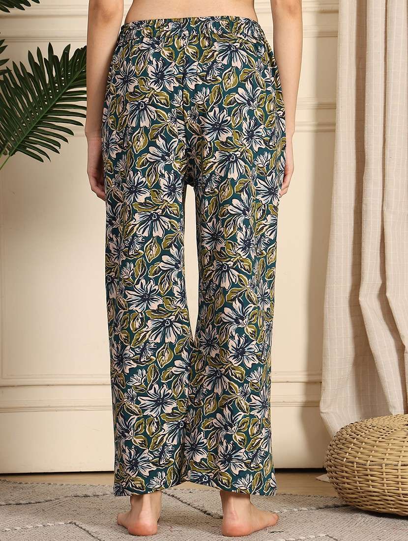 green cotton  pajama - 21939491 -  Standard Image - 4