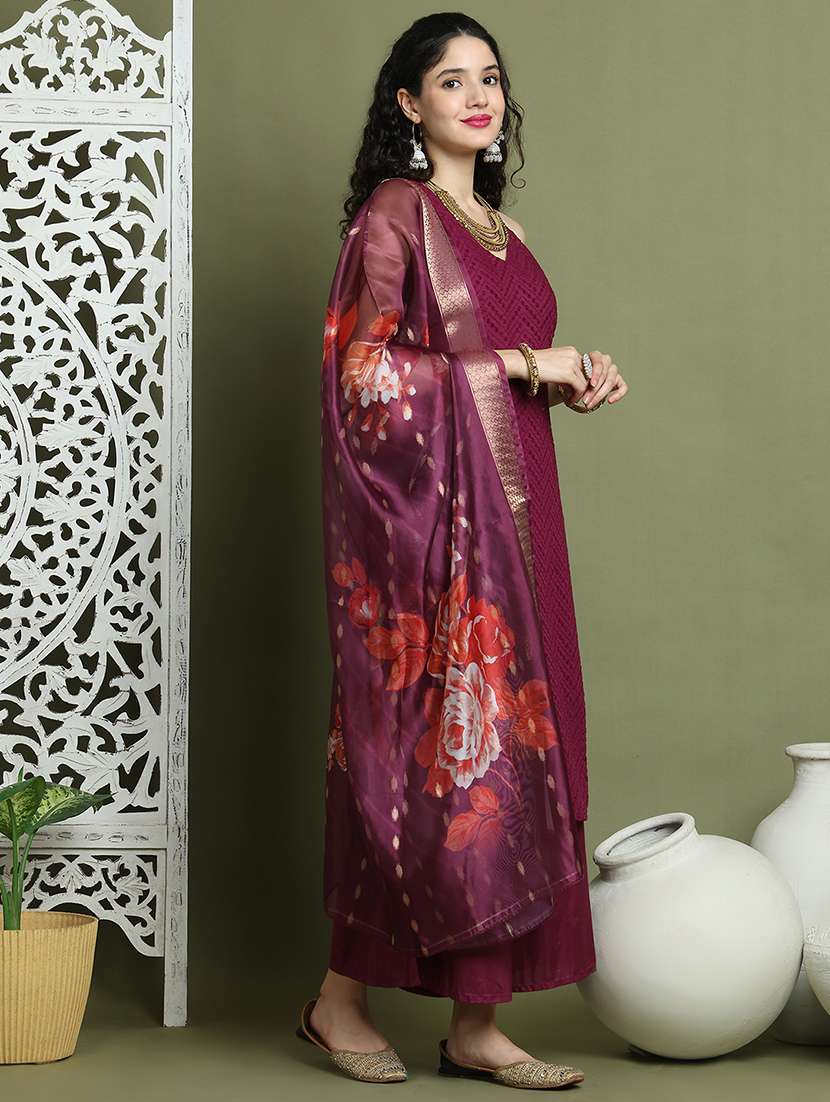 women embroidered sleeveless kurta palazzo with dupatta set