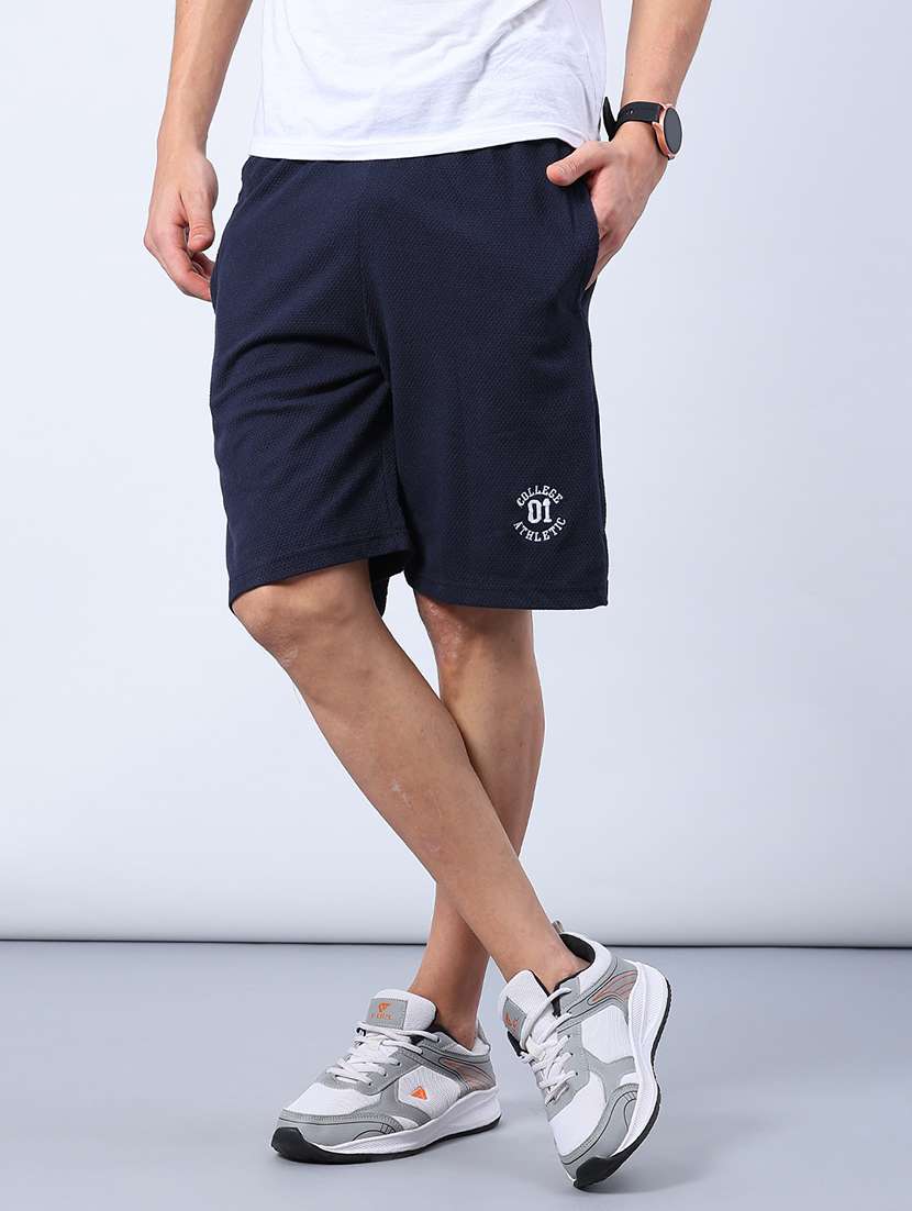 men solid mid rise reguar fit shorts