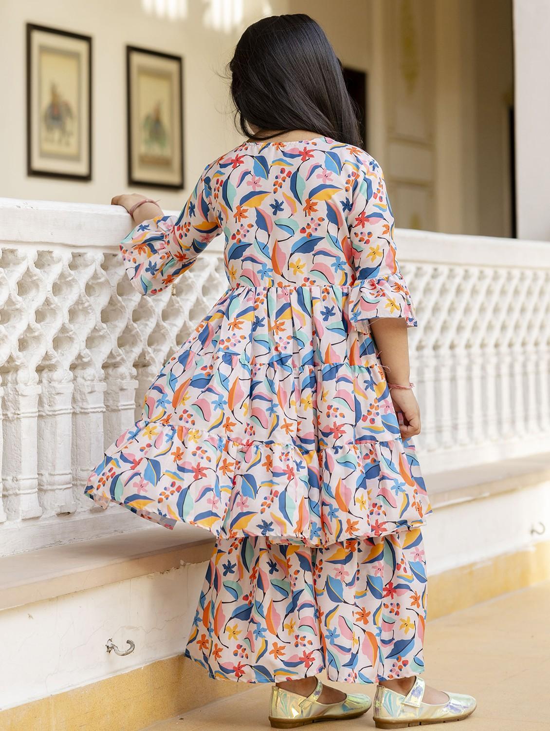 women printed kurta sharara with dupatta set - 21940999 - Standard Image - 4