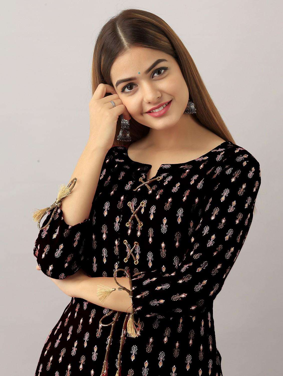 women three quarter sleeve straight kurta - 21941359 -  Standard Image - 1