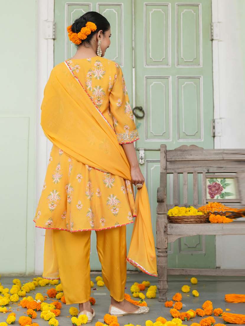 women three quarter sleeve anarkali kurta pant with dupatta set - 21941534 - Standard Image - 4