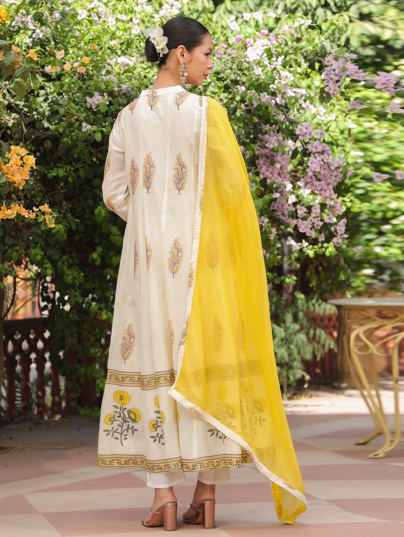 women three quarter sleeve anarkali kurta dupatta set - 21941549 - Standard Image - 4