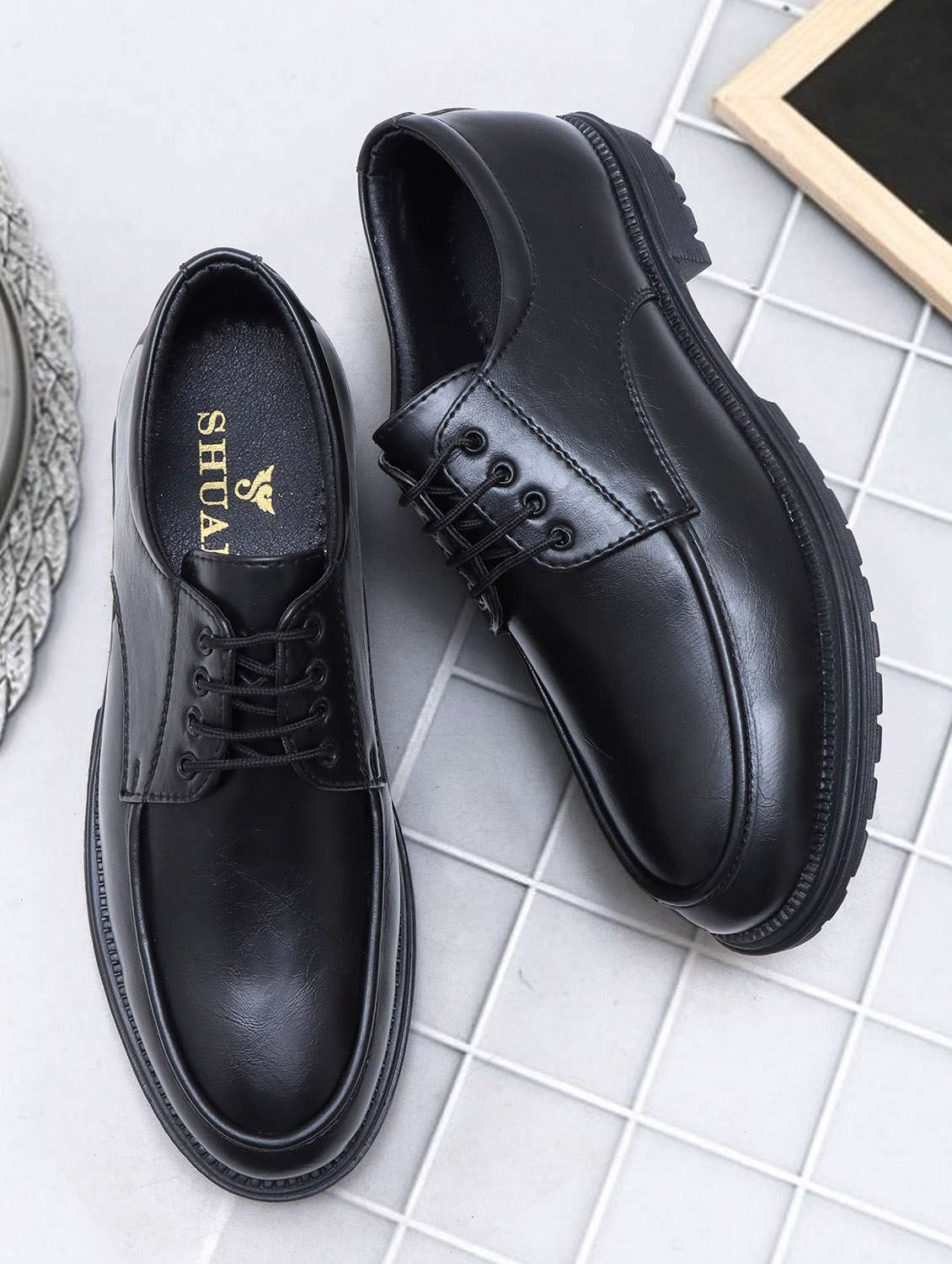 men black lace-up derby