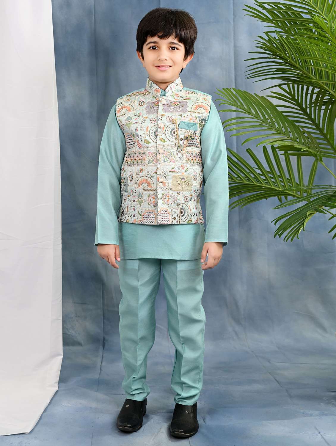 boys solid kurta & pyjama with embroidered nehru jacket