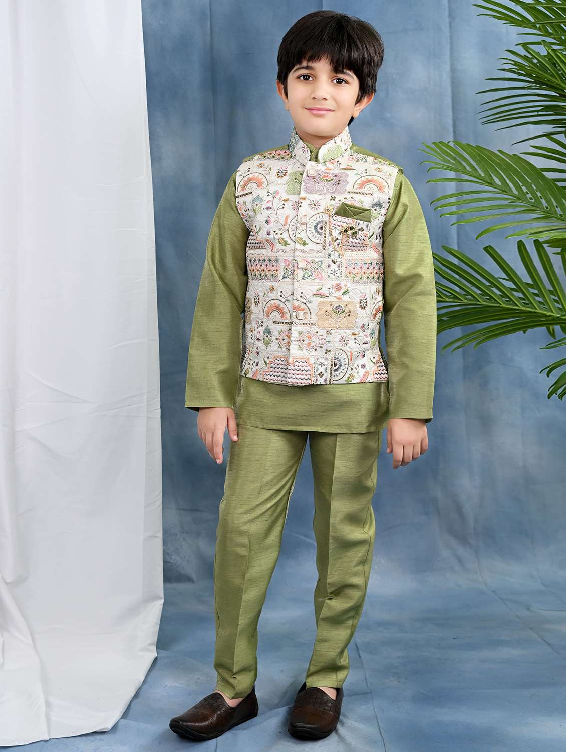 boys solid kurta pyjama with embroidered nehru jacket