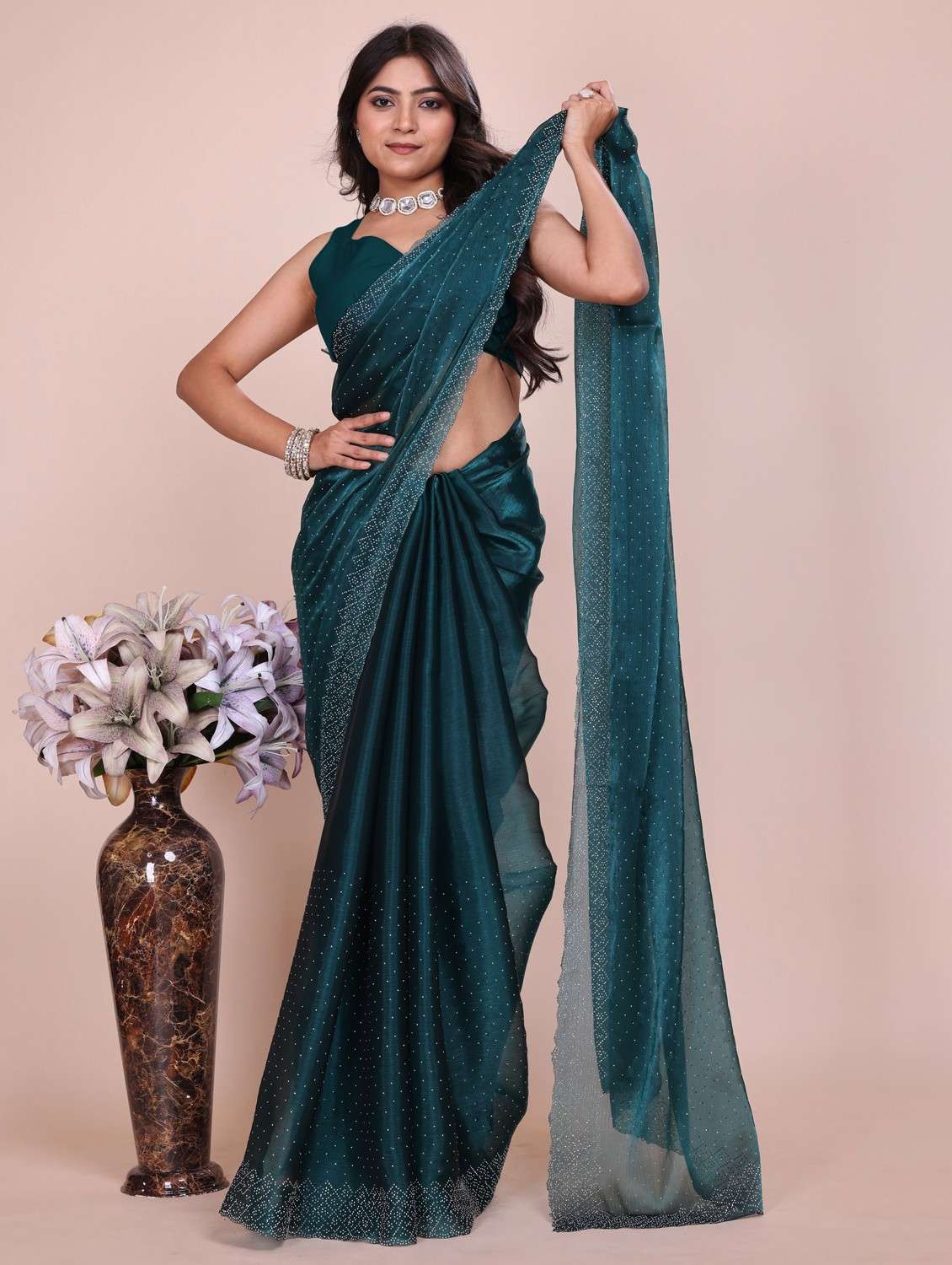 women solid with work embellished saree with blouse - 21943092 -  Standard Image - 1