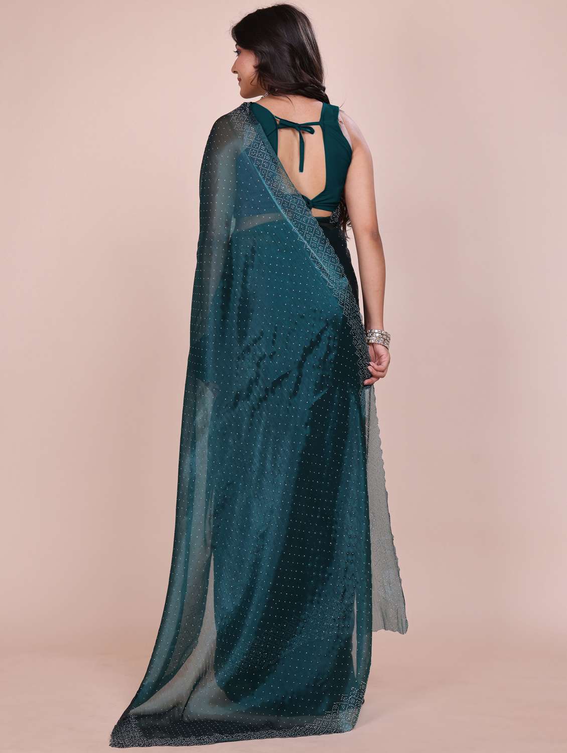 women solid with work embellished saree with blouse - 21943092 -  Standard Image - 4